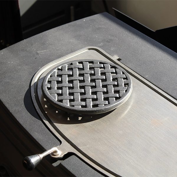 Round Cast Iron Lattice Trivet by Minuteman - Image 4