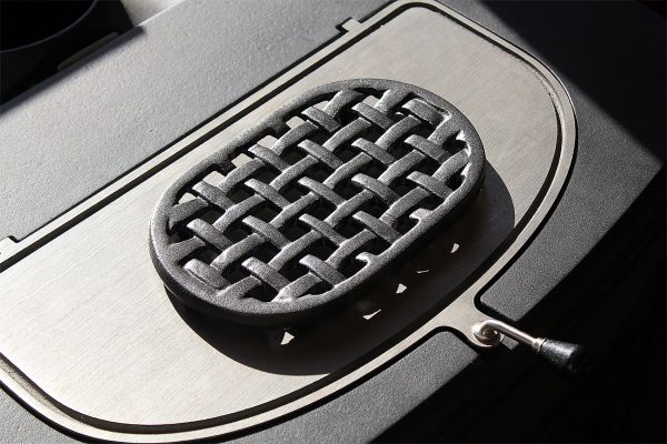 Oval Cast Iron Lattice Trivet by Minuteman - Image 4